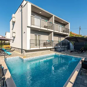 apartmani-diva-zadar.hotelinzadar.com/